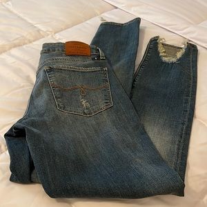 Never worn Lucky Brand women’s jeans